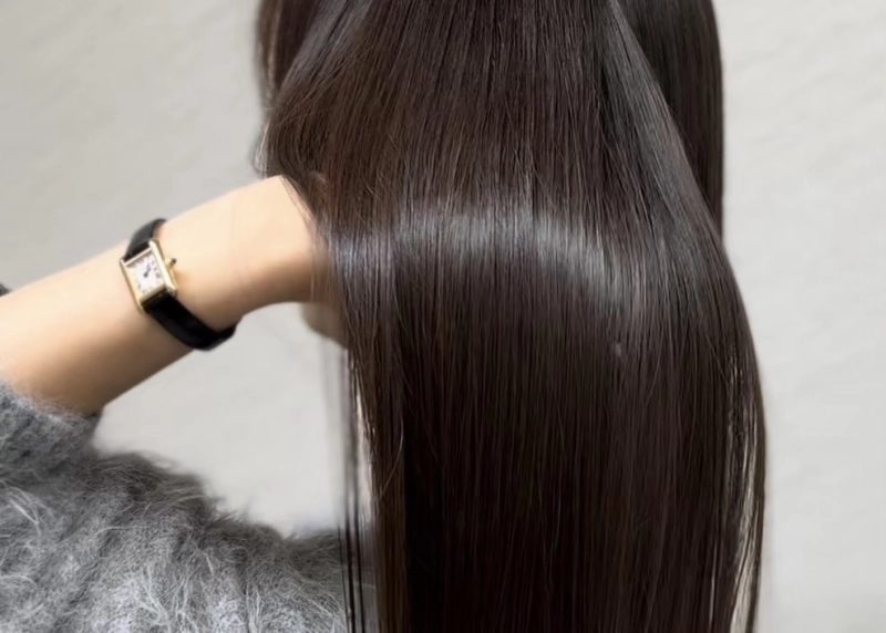 プロが教える|2025年秋冬の艶髪を叶えるヘアケア術